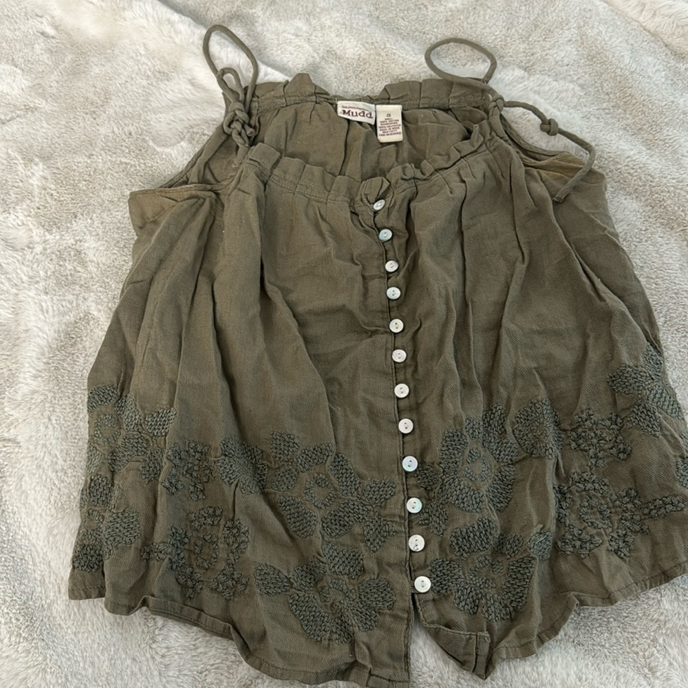 Green button up tank embroidered